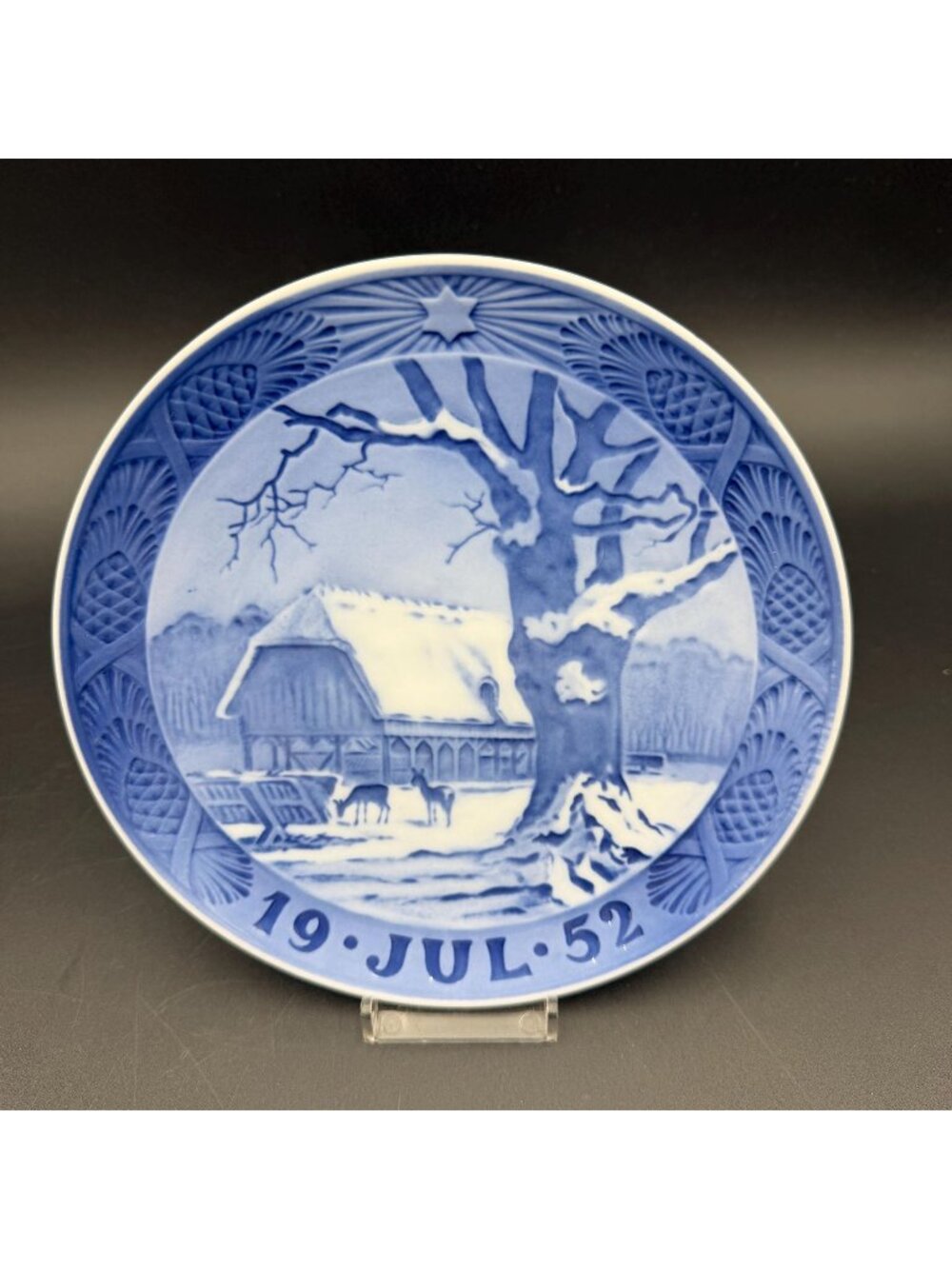 Royal Copenhagen 1952 Christmas Plate 19 . Jul . 52